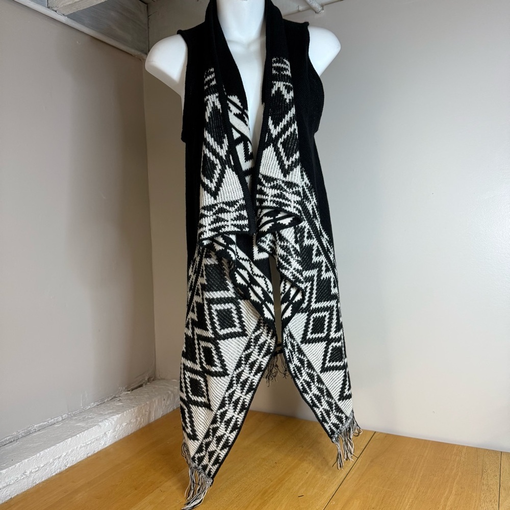 Almost Famous Women's Sz Small Black White Cardigan Tunic